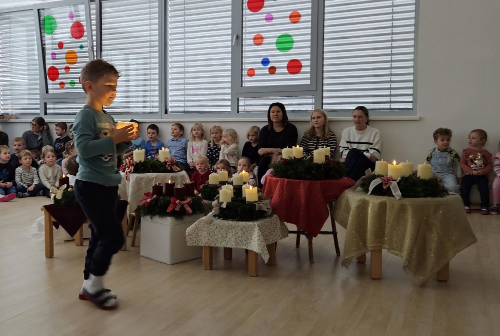 Advent8