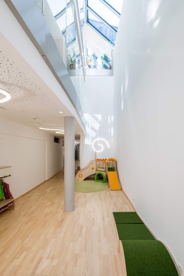 Flur mit Spielfl&auml;che